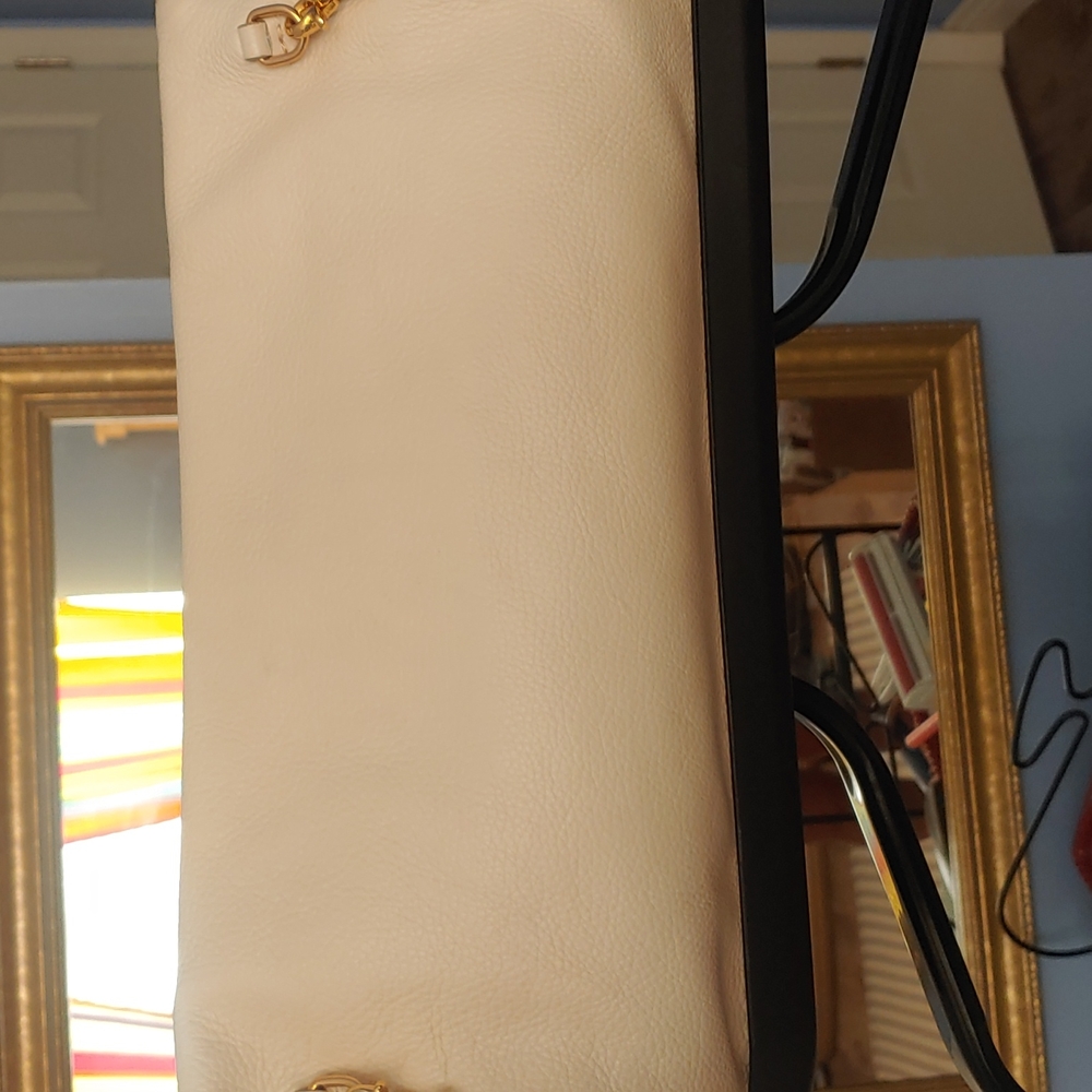 IACUCCI ITALIAN LEATHER PURSE. NWOT. - Picture 3 of 10
